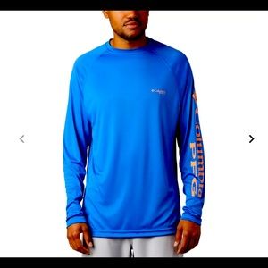 Men’s Columbia PFG long sleeve shirt.
